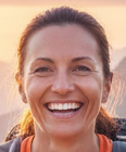 files/femme_randonnee_bandes_kinesio_exactes.png